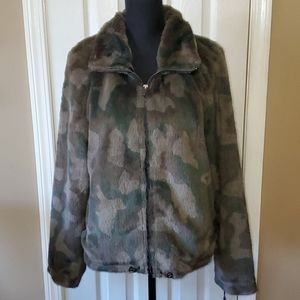 DKNY FAUX FUR CAMO JACKET Size medium